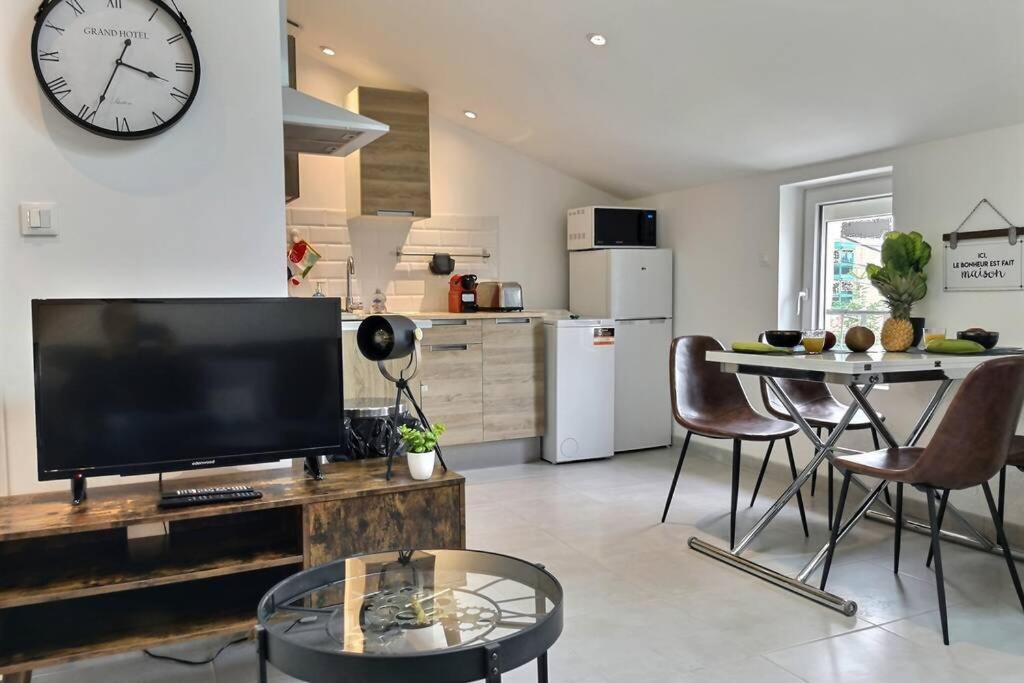 L'Escapade Proche Gare Apartment อองกูแลม ภายนอก รูปภาพ