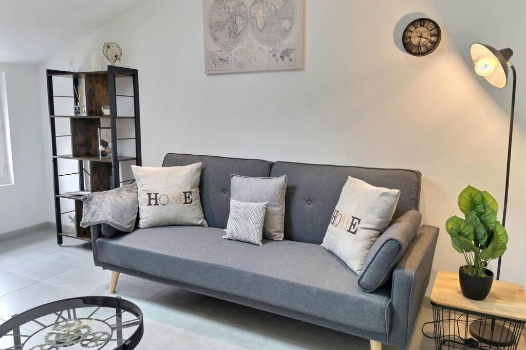 L'Escapade Proche Gare Apartment อองกูแลม ภายนอก รูปภาพ